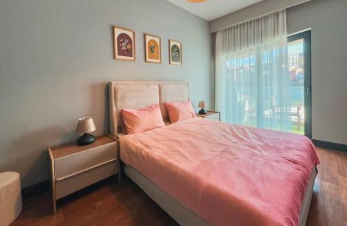 Taksim Apartment | Modern Central Apartment in Taksim w Pool, Gym, Balcony