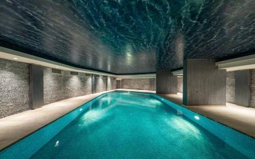 Taksim Apartment | Modern Central Apartment in Taksim w Pool, Gym, Balcony