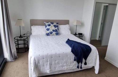 Auckland Central Business District Apartment | Modern, Central City, Penthouse Floor Apartment.