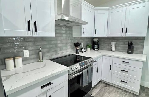 Camelback East House | Modern Central PHX Home | 4 Bed 2 Bath | Sleeps 10
