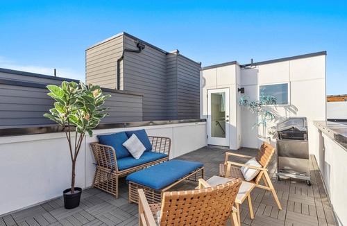 Judkins Park House | Modern Central-Seattle Rooftop Home with 2BR 2BA, Patio & Grill