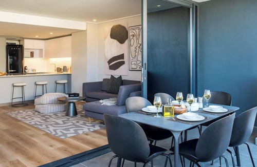 Sea Point Promenade Apartment | Modern Central Secure Cape Town 2bed Bantry Suite