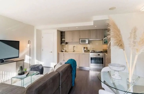 Killarney Apartment | Modern, central Vancouver suite.