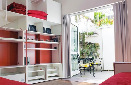La Plata House | Modern, centric house with 2 patios full of plants near Cathedral