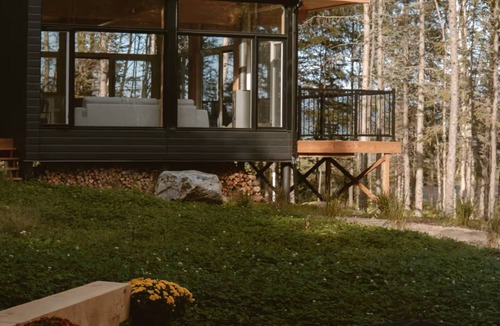Saint-Tite-des-Caps Ski Chalet | Modern chalet with spa and fireplace in the heart of nature 15 mins from two ski mountains