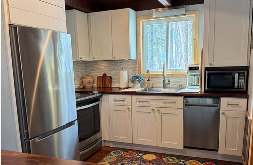 Eidelweiss Village Ski Chalet | MODERN CHALET 3-BDRM-FAMILY & DOG friendly- Luxury & Affordability Combined