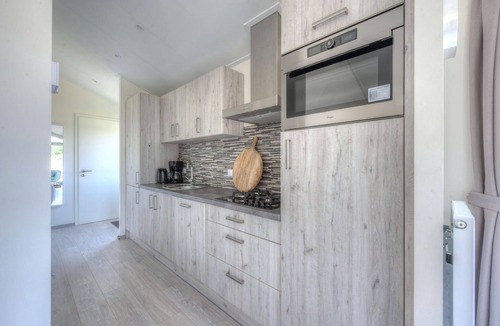 Hellevoetsluis Ski Chalet | Modern chalet at 4.5 km. from Rockanje