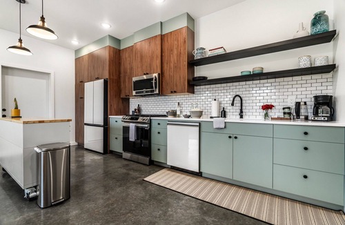 Sequim Apartment | Modern Chalet ADU with Hot Tub, Fire Pit & EV Charger