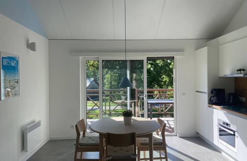 Heure House | Modern chalet for 4 people in a forest park