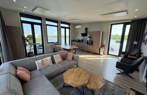 Kampen House | Modern chalet with exceptional lake and river views, private garden and fenced p
