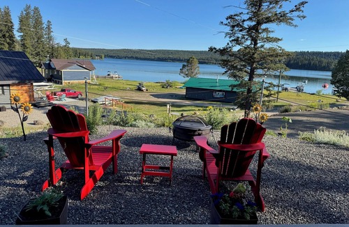 Lac La Hache Cabin | Modern Charming Lakeside cottage on Lac La Hache! Fun all year!