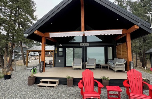 Lac La Hache Cabin | Modern Charming Lakeside cottage on Lac La Hache! Fun all year!