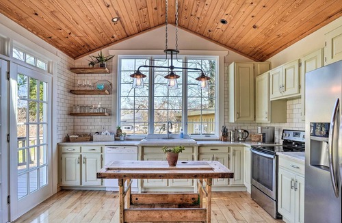 St. Elmo Improvement League House | Modern Chattanooga Home - 4 Mi to Lookout Mtn