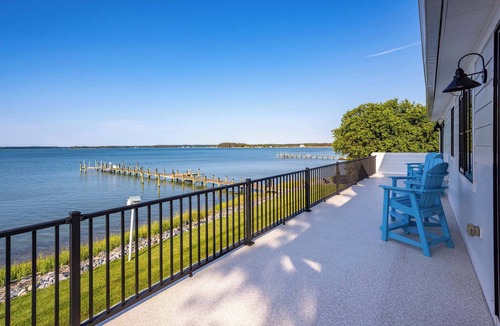 Cambridge House | Modern Chesapeake Waterfront - Heated Pool - Dock