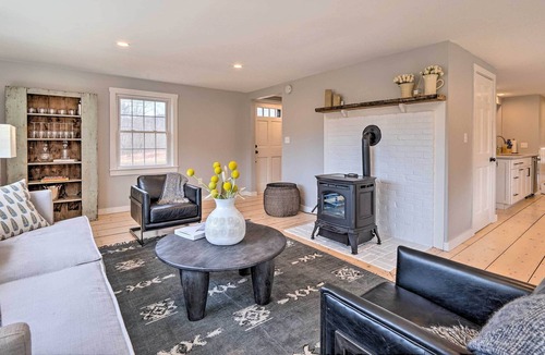 Chester House | Modern Chester Escape < 20 Mi to Bromley Mtn!