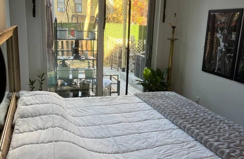 Bedford-Stuyvesant Apartment | Modern chic 2BD w/office TV room & garden