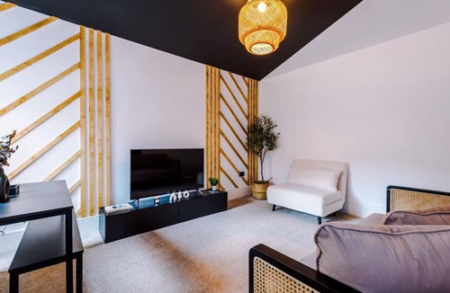 Eccles House | Modern & Chic Four Bedroom Home
