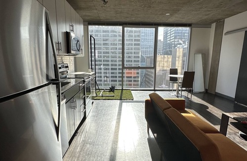 West Loop Gate Apartment | Modern/Chic Loft Style Downtown Chicago Luxury Apartment