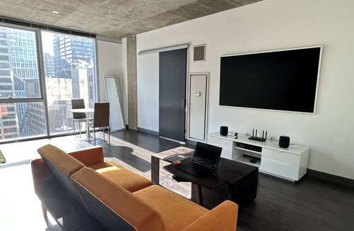 West Loop Gate Apartment | Modern/Chic Loft Style Downtown Chicago Luxury Apartment