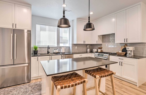 Central Business District Apartment | Modern-chic Provo Townhome 1 Mi to BYU Campus
