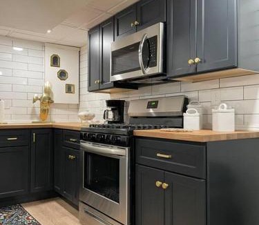 Pittsburgh Apartment | Modern & Chic XL Studio w EZ City Airport Access