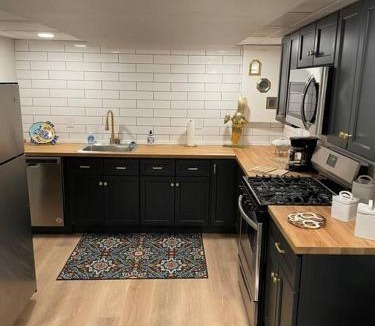 Pittsburgh Apartment | Modern & Chic XL Studio w EZ City Airport Access