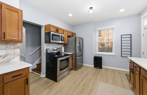 Roselawn Finance House | Modern Cincinnati Getaway I FREE Hot Tub, Fire Pit