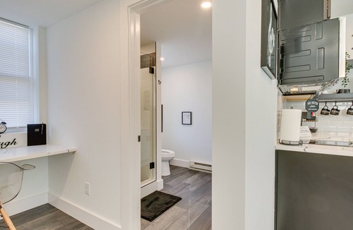 Norwood Apartment | Modern Cincinnati Studio ~ 8 Mi to Findlay Market!