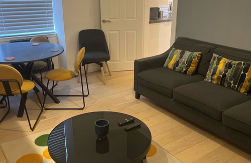 Leith Apartment | Modern city central property in Edinburgh