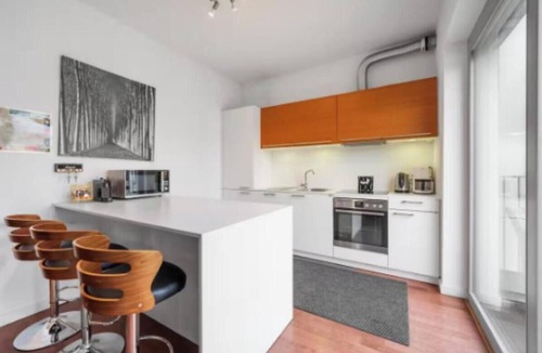 Wannsee Apartment | Modern City-Centre Penthouse with Rooftop Terrace & Free Parking