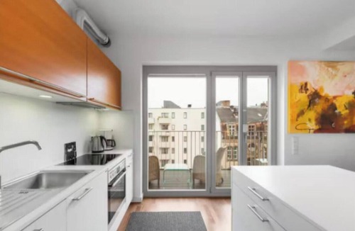 Wannsee Apartment | Modern City-Centre Penthouse with Rooftop Terrace & Free Parking