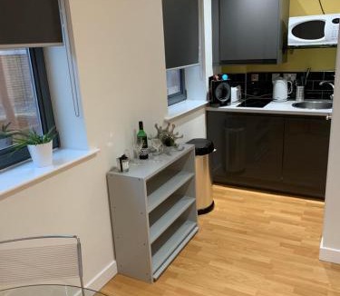 Sheffield Apartment | Modern, City Centre, Studio Apartment with FREE WIFI, GYM ACCESS, NETFLIX - West One