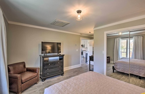 Clarkesville Cottage | Modern Clarkesville Cottage w/ Decks & Patio!