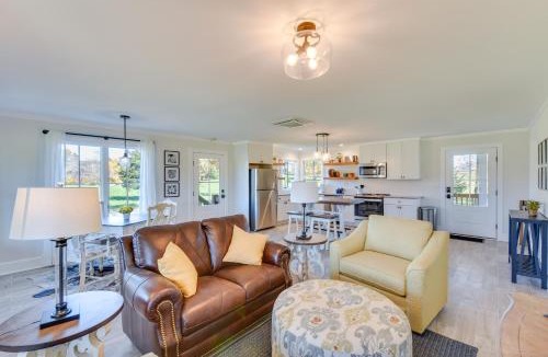Clarkesville House | Modern Clarkesville Cottage w/Decks & Patio!