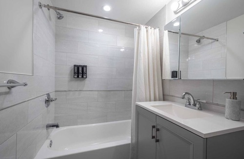 West Ridge Apartment | Modern Clean Private Entry Apartment Free Street Parking Washer & Dryer