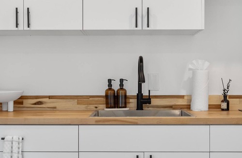 Victoria Park Apartment | Modern Clean Studio Apartment Near Beach