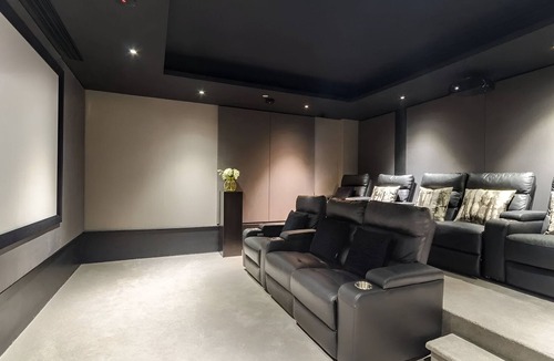 Canbury Apartment | Modern & Cosy Flat in Kingston - 5 minutes from train Station