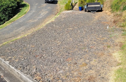 Te Mata House | Modern coastal bach – 2 min beach, 7 min boat ramp | Family & fisher-friendly