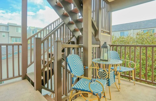 Downtown Condo | Modern Coastal Condo in Downtown Pismo Beach | Gated Parking | Walk to Beach