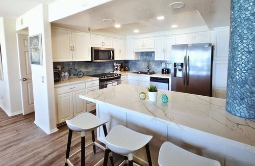Imperial Beach Condo | Modern Coastal Escape with Breathtaking Ocean View, Communal Pool and Barbecue