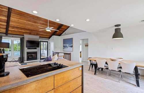 Southern Shores House | Modern Coastal Home, Close to Beach with Pool, Spa