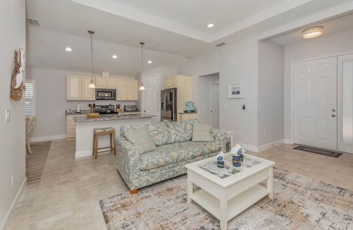 South Venice House | Modern Coastal Pool Retreat Heated Saltwater Pool Near Beaches & Trails