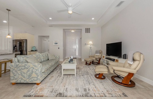 South Venice House | Modern Coastal Pool Retreat Heated Saltwater Pool Near Beaches & Trails
