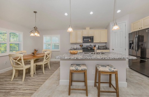 South Venice House | Modern Coastal Pool Retreat Heated Saltwater Pool Near Beaches & Trails