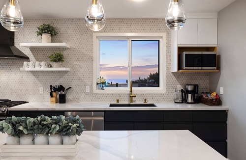 Edgemar - Pacific Manor House | Modern Coastal Retreat with Ocean Views with pool table up to 19 guests