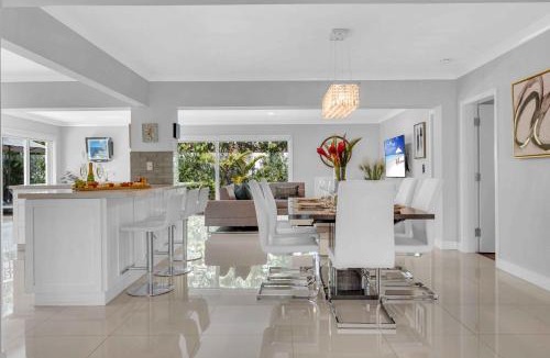 Bel Air House | Modern Coastal Style Walk To Beach Heated Pool Tranquility Ocean Mist Key RESlDENCES