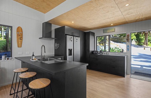 Whangamata House | Modern Coastal Tree House - Whangamata Retreat