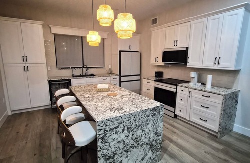 Golden Gate House | Modern coastal vacation home with private pool, near to beaches