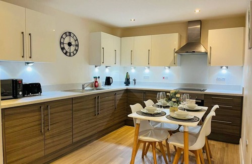 Stevenage Apartment | Modern Comfort 2bed flat sleep 8 ppl Town Centre