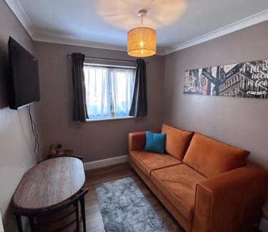 Shirley Apartment | Modern Comfort 2BR - Southampton Stay